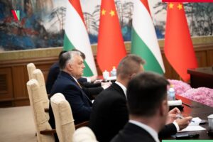 Viktor Orbán Instagram - Béke nem lesz magától, a békéért tenni kell! A békemisszió harmadik állomása: Peking.