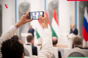 Viktor Orbán Instagram - Béke nem lesz magától, a békéért tenni kell. Ezért jöttünk Moszkvába.