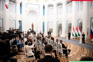 Viktor Orbán Instagram - Béke nem lesz magától, a békéért tenni kell. Ezért jöttünk Moszkvába.
