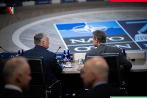 Viktor Orbán Instagram - 25 évvel ezelőtt engem ért a megtiszteltetés, hogy miniszterelnökként Magyarországot képviselhettem a NATO fennállásának 50. évfordulóján. Azóta sok víz lefolyt a Dunán, de egy valami nem változott: békét akarunk!