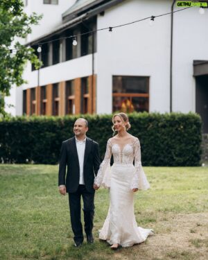 Viktor Pavlik Instagram - 4 роки офіційного шлюбу 🤍🕊️