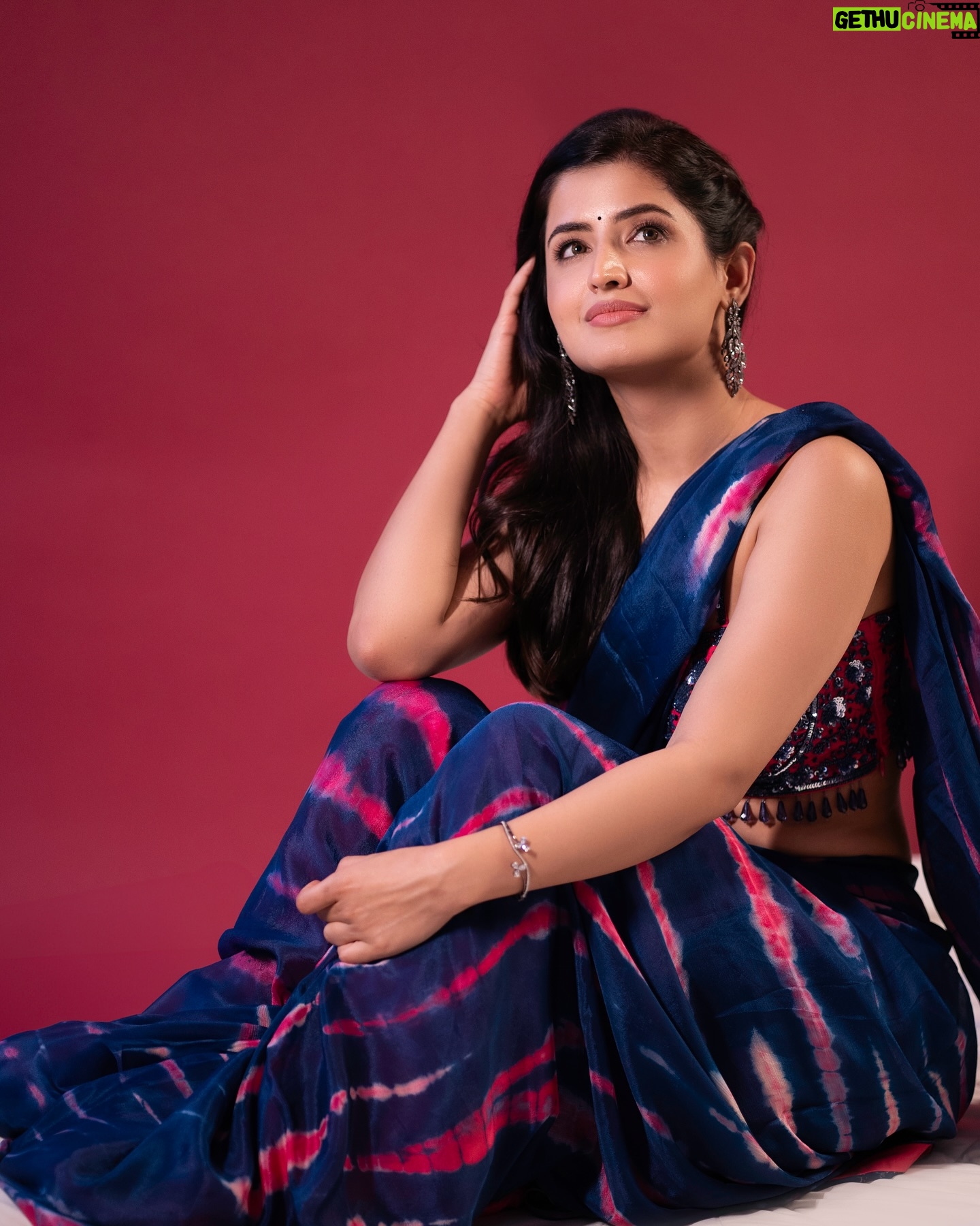 Vinali Bhatnagar - 16.1K Likes - 1 or 2?
.
.
.
.
📷: @media9manoj @mysouthdiva
👗: @navneeth_bhansali @neerusindia @aneethaass_jewellery
.
.
#tollywood #bollywood #instagramtags