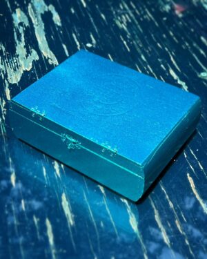 Vince Giarrano Instagram - Made a painting box for my friend 🎨
Two panels in the lid and room for supplies in the bottom.

#pochadebox #oilpainting #art #painting