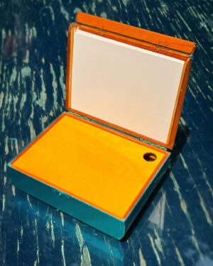 Vince Giarrano Instagram - Made a painting box for my friend 🎨
Two panels in the lid and room for supplies in the bottom.

#pochadebox #oilpainting #art #painting