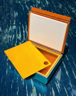 Vince Giarrano Instagram - Made a painting box for my friend 🎨
Two panels in the lid and room for supplies in the bottom.

#pochadebox #oilpainting #art #painting