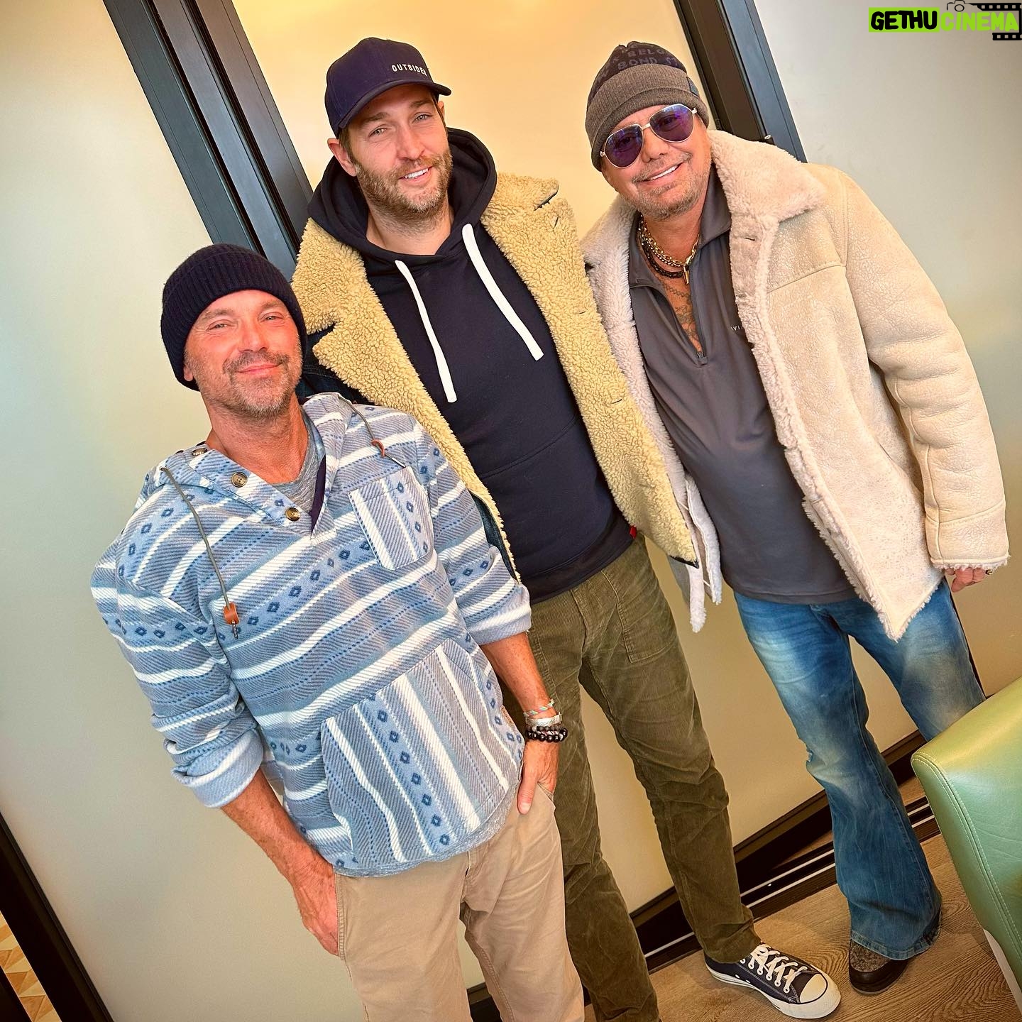 Vince Neil - 3 Likes - Hanging with my buddies! Happy New Year!