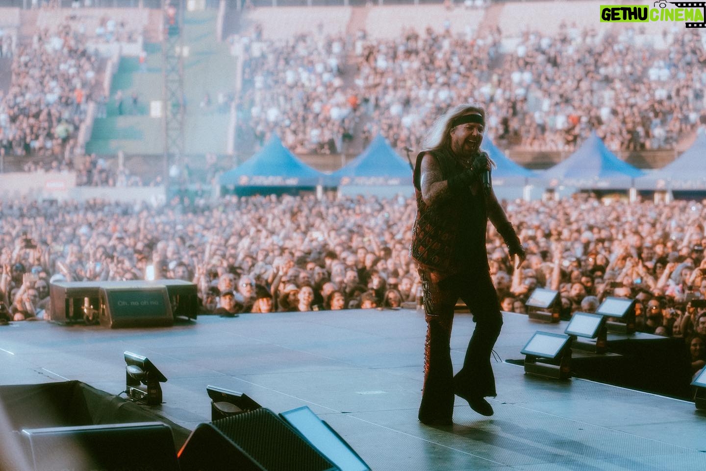 Vince Neil - 3 Likes - Madrid 🔥 #theworldtour🌍
#mötleycrüe
📸 : @samshapiromedia