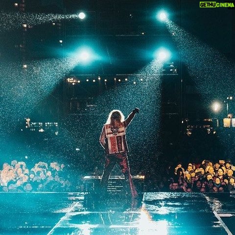 Vince Neil - 3 Likes - Glasgow! Awesome night to end the European tour for 2023! Thanks to everyone who came out and saw us!! Can’t wait to come back
@motleycrue
📸 : @lucasenglund