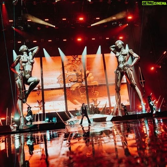Vince Neil - 3 Likes - Glasgow! Awesome night to end the European tour for 2023! Thanks to everyone who came out and saw us!! Can’t wait to come back
@motleycrue
📸 : @lucasenglund