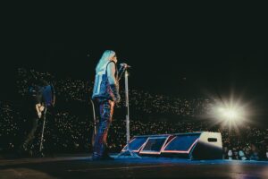 Vince Neil Instagram - Wow! Kick ass night. Only one show to go.... hard to believe! See you in Vegas! 🔥

📸 : @samshapiromedia