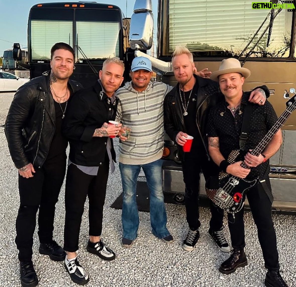 Vince Neil - 3 Likes - Hangin with my buddies in Lit. Sounded awesome last night!!