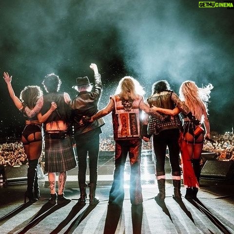 Vince Neil - 3 Likes - Glasgow! Awesome night to end the European tour for 2023! Thanks to everyone who came out and saw us!! Can’t wait to come back
@motleycrue
📸 : @lucasenglund