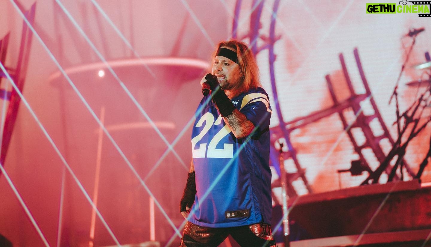 Vince Neil - 17.3K Likes - What an amazing welcome home!! Thank you 🙏
See you tonight San Diego
📸 : @samshapiromedia