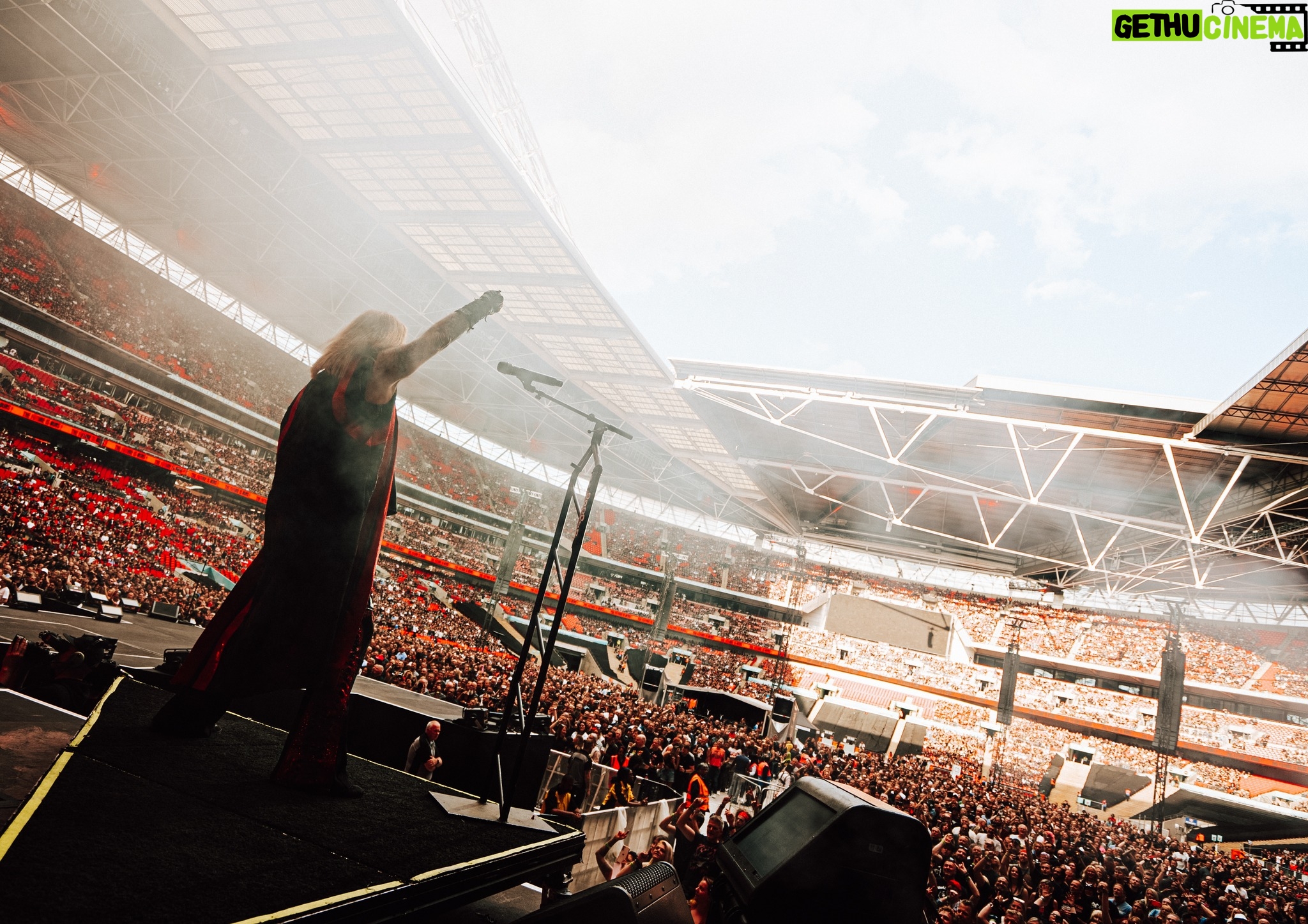 Vince Neil - 3 Likes - Playing #WembleyStadium was very cool! Thank you to everyone that come out #mötleycrüe