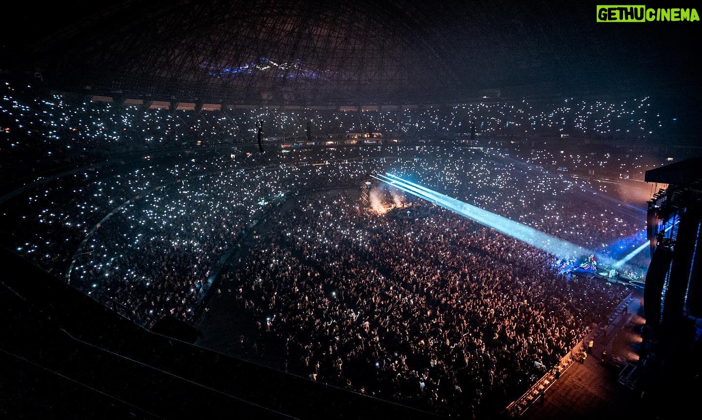 Vince Neil - 8.6K Likes - Toronto was badass! Now onto Buffalo!