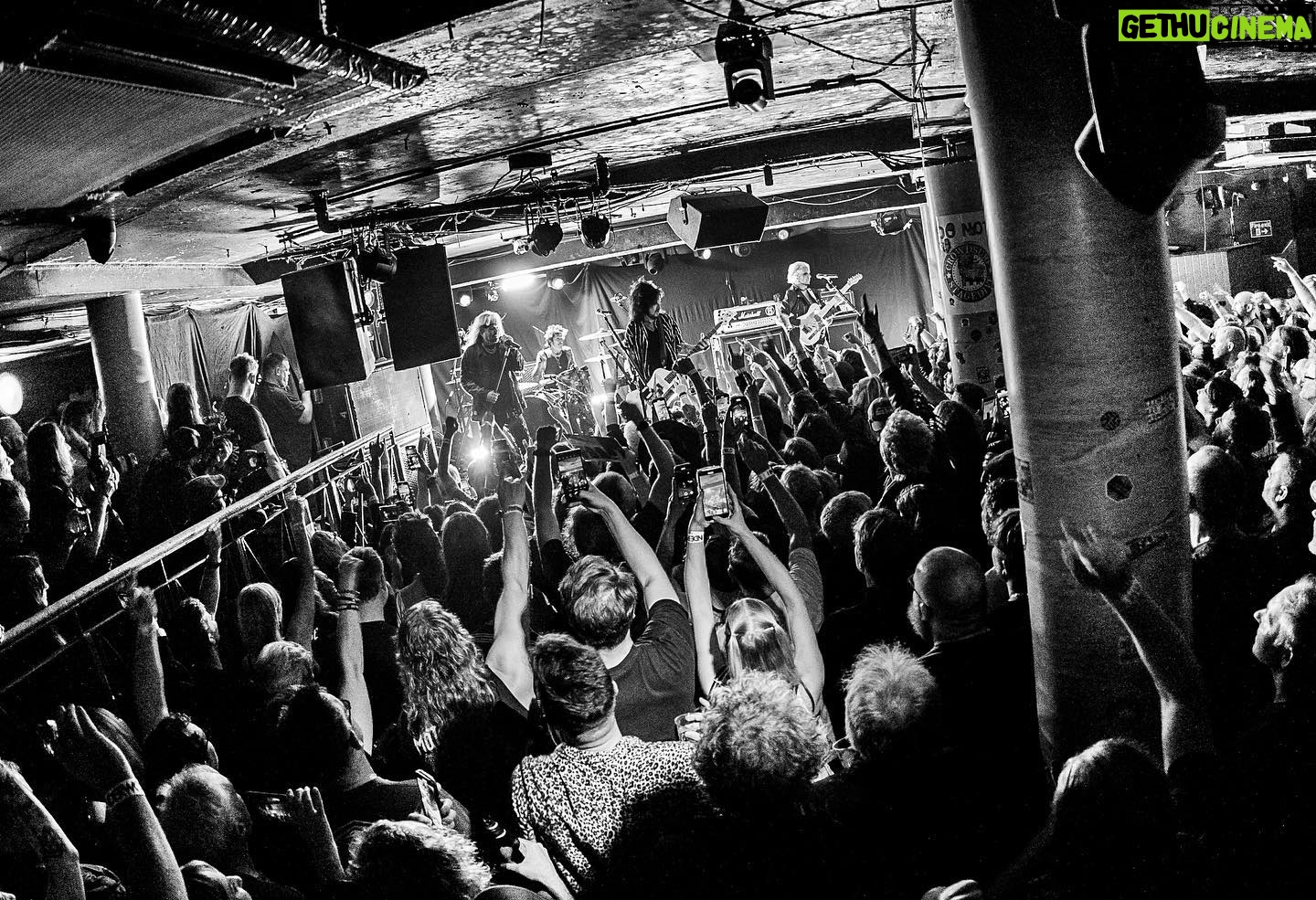 Vince Neil - 3 Likes - Friday night in Camden Town
#TheUnderworld
#DogsOfWar