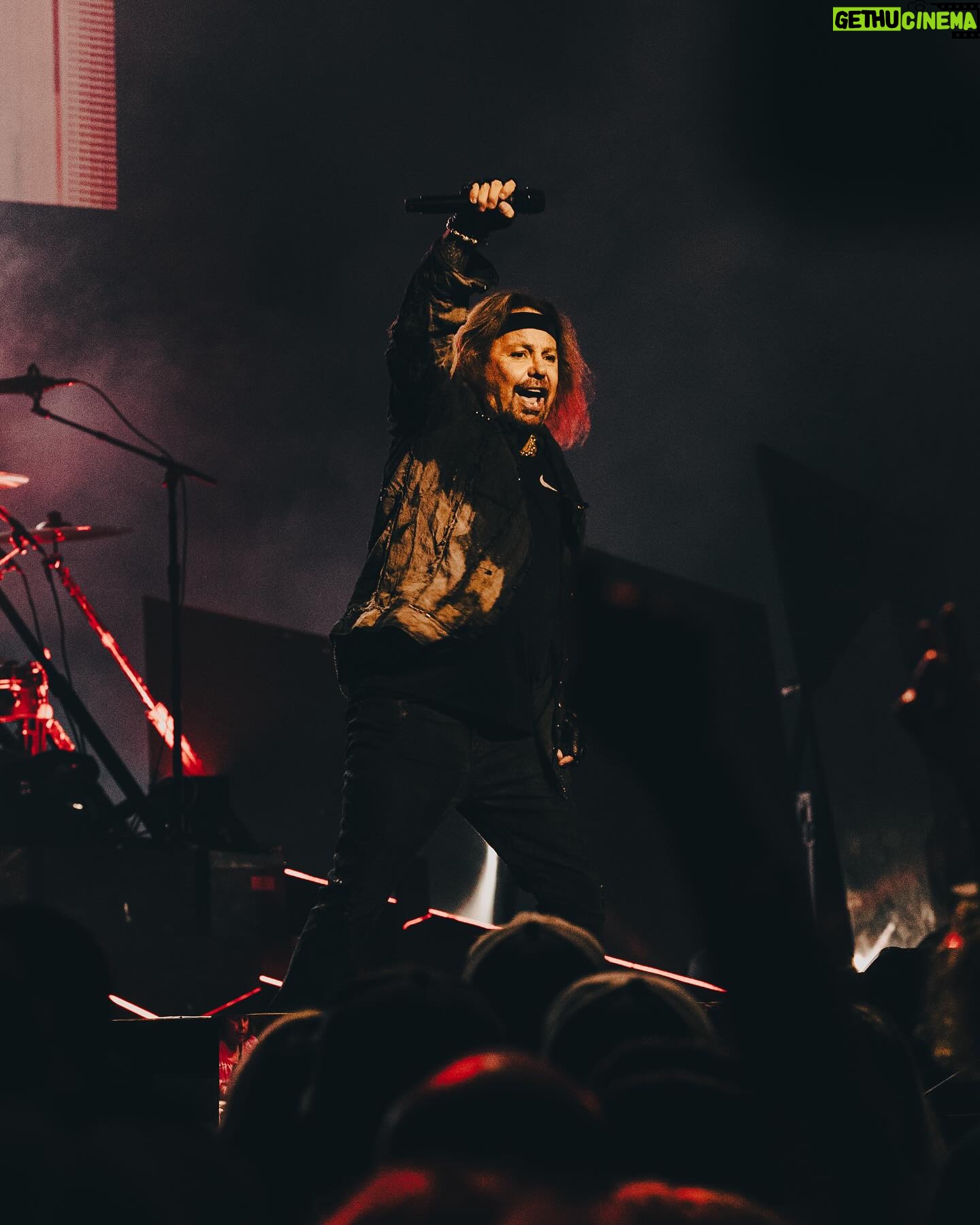Vince Neil - 14.3K Likes - This year’s @summerfest was a blast 🔥 - Mötley will see you tonight Michigan!!!