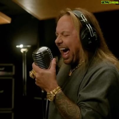 Vince Neil - 3 Likes - DON’T LET THE BASTARDS GET YOU DOWN #mötleycrüe #DogsOfWar