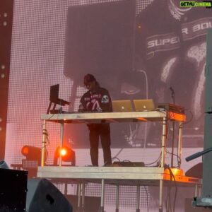 Vincent Beauregard Instagram - METRO METRO FAM ⚡️

Merci d’avoir été parmi nous tout au long du dernier week-end! Vous avez été incroyable 💜

Mention spéciale à toute l’équipe qui travaille d’arrache pieds pour réaliser ce festival. Vous êtes insane ! ⚡️💙 

Next up : FUEGO FUEGO 🔥
@vlogday_everyday 
@beachday.qc 
@festivalmetrometro 

📸: @biglaurphotographie et @pierreluccarle