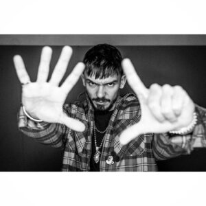 Vincent Stein Instagram - CB7 - Nächste Woche! ... ich durfte nicht nur auf dem Album produzieren und Fotos machen - auch mit @sdp_die_band sind wir vertreten! @capital_bra danke für das Vertrauen und die geile Zeit! ❤️❤️❤️