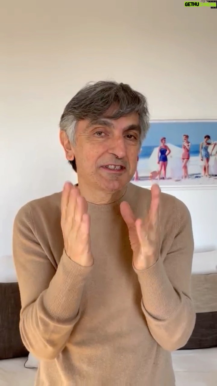 Vincenzo Salemme - 7.4K Likes - Intanto noi ricominciamo da Milano!!🎭
Vi aspetto dal 4 al 16 Gennaio al Teatro Manzoni.🍕
🎫 Per acquistare i biglietti cliccare sul link in Bio.
#napoletanoefammenapizza #tournée #teatro #milano #teatromanzoni #feliceannonuovo #gennaio #2022 #viaspetto #iovadoateatro
