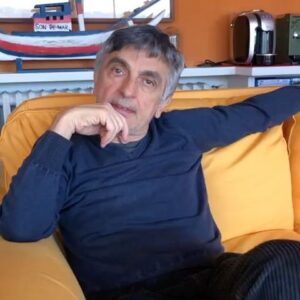 Vincenzo Salemme Instagram - Ci sono momenti in cui ognuno di noi deve dare quel che può. E chest’è!❤️
Vi piace come idea?
(Il video continua scorrendo la pagina successiva➡️)