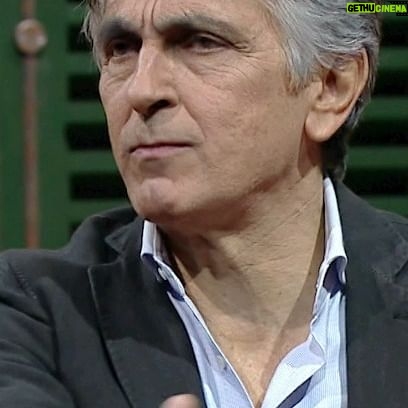 Vincenzo Salemme - 11.1K Likes - Stasera #9marzo alle 21.15 su #Rai5 e in streaming su #RaiPlay prosegue il ciclo teatrale che #RaiCultura dedica a Vincenzo Salemme @vincenzo_salemme_official con lo spettacolo “Una festa esagerata".
La commedia, diretta e interpretata da Vincenzo Salemme, racconta in chiave realistica e divertente il lato oscuro e grottesco dell'animo umano con l’obiettivo non solo di strappare risate, ma al tempo stesso di invitare le persone al dialogo e al rispetto reciproco. Giochi di parole, equivoci e fatalità sono al centro dello spettacolo, il quale, già dal titolo, anticipa qualcosa di straordinario. La vicenda ruota intorno alla festa del diciottesimo di Mirea, la figlia di Gennaro Parascandolo.
Nel cast Antonio Guerriero @guerriero_antonio, Antonella Cioli, Giovanni Ribò, Vincenzo Borrino, Teresa Del Vecchio, Sergio D’Auria @sergio_dauria, Mirea Flavia Stellato @mireaflaviastellatofficial, Massimo Andrei.