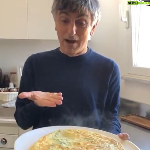 Vincenzo Salemme - 11.5K Likes - Aggio fatto ‘a frittata! Speriamo bene.. e chest’è!👨🏻🍳😂