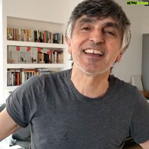 Vincenzo Salemme - 8.8K Likes - Buona Pasqua a tutti..e chest’é!🐣❤️