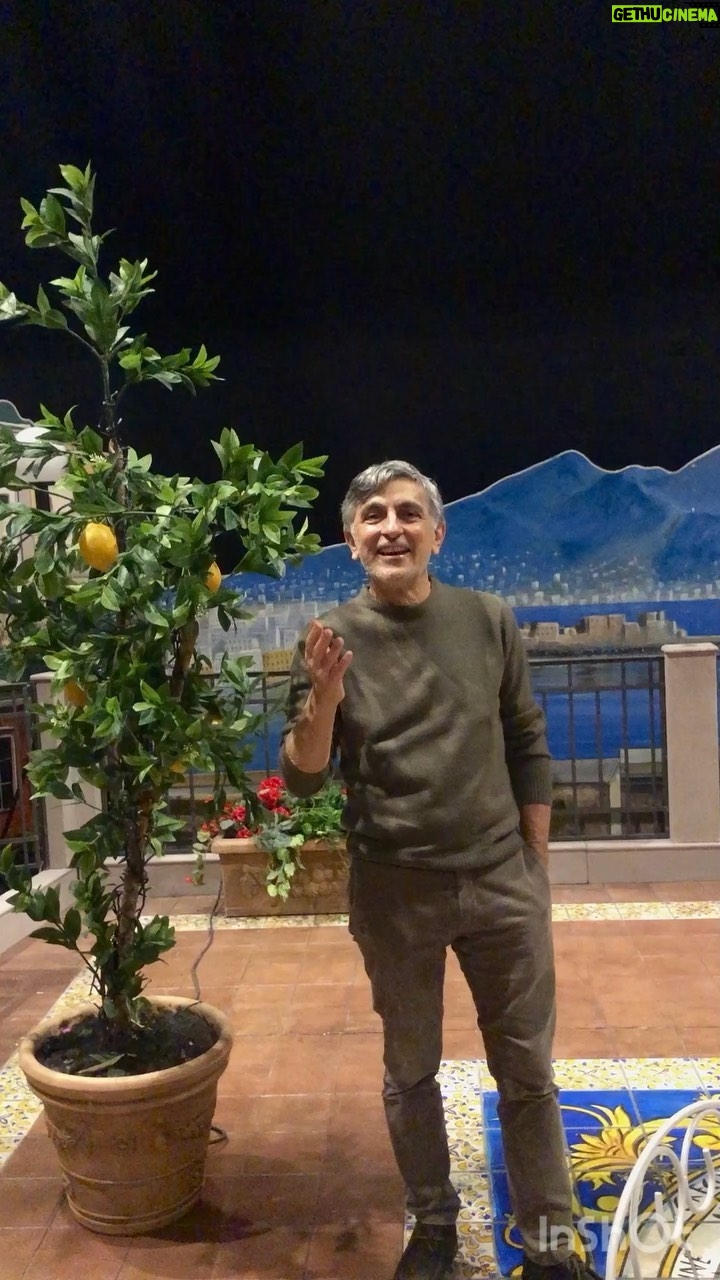 Vincenzo Salemme - 10.8K Likes - Cari amici noi ci proviamo. Abbiamo tanta voglia di ricominciare perché come dico sempre: Noi (teatranti) senza di Voi (pubblico) non esistiamo..vi aspettiamo a teatro!❤️🎭
NAPOLETANO? E FAMME ‘NA PIZZA!🍕
#siricomincia #finalmente #teatro #tornèe #napoletanoefammenapizza #orvieto #santirpino #caserta #pagani #salerno #santamariacapuavenere #avellino #avezzano #milano #genova #torino #ferrara #bologna #cosenza #napoli #bari #roma