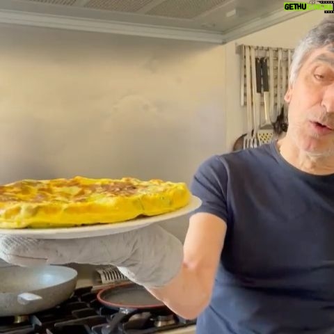 Vincenzo Salemme - 20.5K Likes - Le prime uova di Pasqua🥚👨🏻🍳