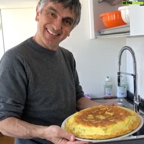 Vincenzo Salemme - 13.3K Likes - Frittata di zucchine...e chest’è!🥒👨🏻🍳