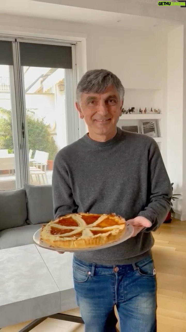 Vincenzo Salemme - 23.3K Likes - Buona Domenica!!❤️🎃
#music #food #crostata #queen