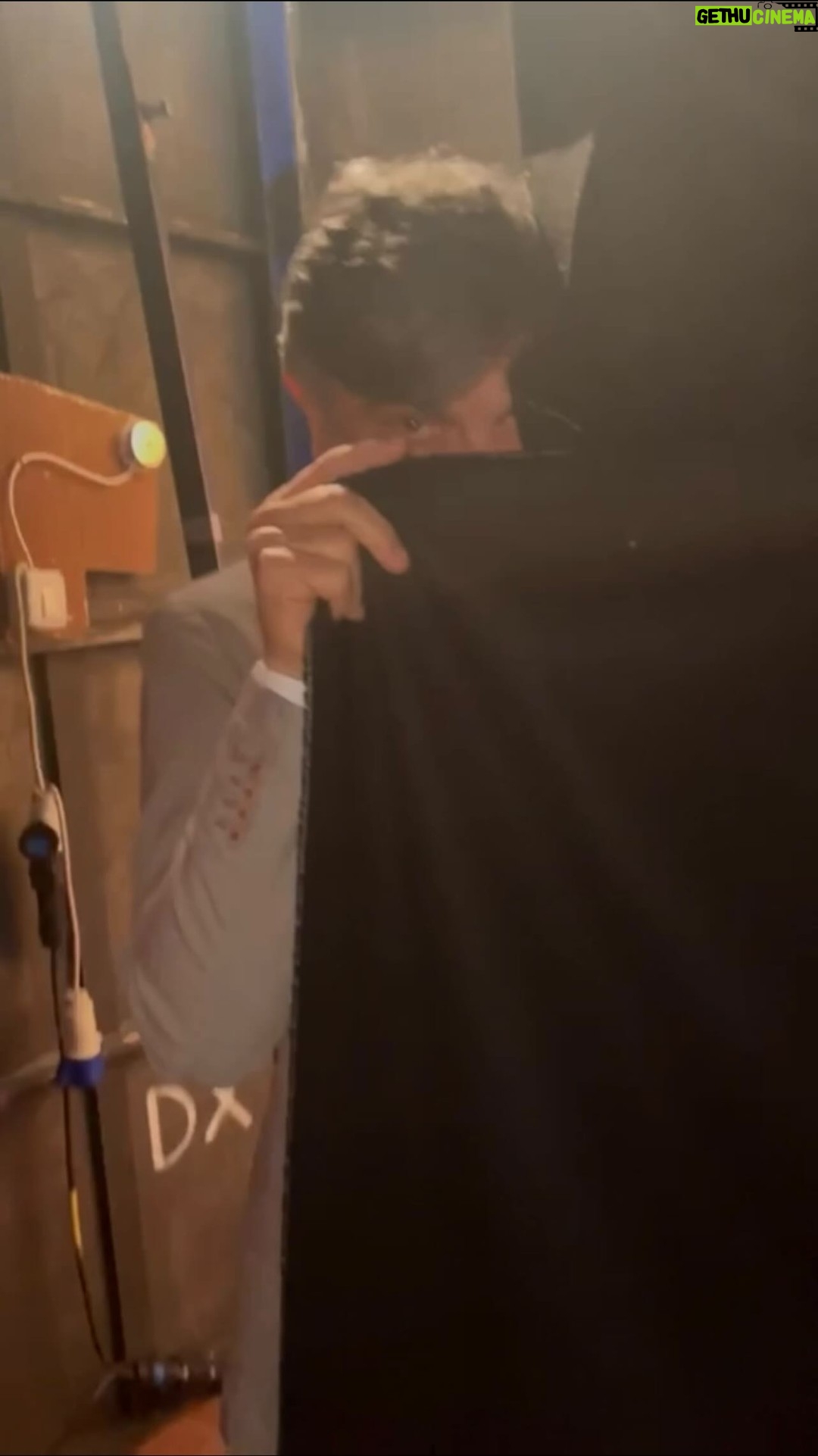 Vincenzo Salemme - 11.3K Likes - Ecco cosa succede dietro le quinte🕺🏻😂 #napoletanoefammenapizza #tournée #teatro #milano #teatromanzoni #grazie #iovadoateatro #risate #dance #dietrolequinte #viaspetto