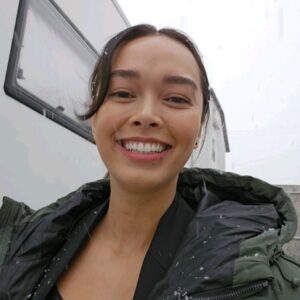 Vinessa Vidotto Instagram - Behind the scenes of Ep. 1, Season 3! 
Cast & Crrrrew, baby!! 🥰🥰🥰 #fambam 

Also, tune into Epsiode 3 TONIGHT!! 👀