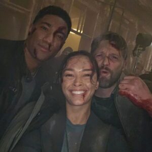 Vinessa Vidotto Instagram - Behind the scenes of Ep. 1, Season 3! 
Cast & Crrrrew, baby!! 🥰🥰🥰 #fambam 

Also, tune into Epsiode 3 TONIGHT!! 👀