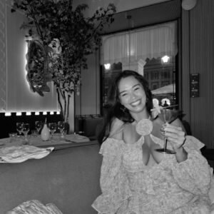 Vinessa Vidotto Instagram - Twas a Tuesday night and all was very, very well 😋🍸