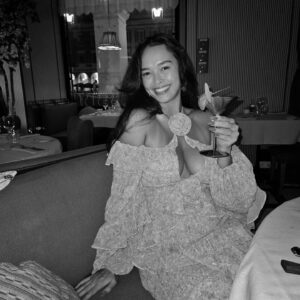 Vinessa Vidotto Instagram - Twas a Tuesday night and all was very, very well 😋🍸