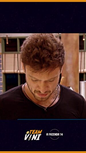 Vini Büttel Instagram - Vamos fazer um minuto de silêncio? 🗣️😂

Vini ironizou o fato do Grupo B em sempre culpar o Grupo A por todos os acontecimentos da casa. Não é a primeira vez que o grupo B apresenta discordâncias e desvio de verdade no programa então nada mais justo que uma ironia pra confundir a cabeça desses aí que não sabem diferenciar as coisas, né? 😂😂⚔️💙

#TeamVini #AFazenda14