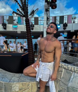 Vini Büttel Instagram - Entrego, Confio, Aceito, Agradeço. Nunca fui dos mais otimistas, mas após ouvir essas palavras e entender o sentido, muitas coisas mudaram. 

Espero que mude as coisas para vc tb♥️