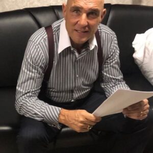 Vinnie Jones Instagram - On set of @nbclawandorder with my script 👌🏽 hope everyone’s having a great weekend. 

#organizedcrime #lawandorder @nbc @wolfentertainment
