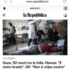 Viola Carofalo Instagram - Facciamo un esercizio di immaginazione.

Avete letto i titoli dei giornali oggi? Nemmeno dopo la strage di ieri sono disposti a parlare di genocidio e a denunciare con chiarezza le atrocità di Isr.

Ma visto che ci crogioliamo ancora nel dubbio, facciamo finta di credere all'ipotesi che più di cento persone siano morte nella calca per cercare di procurarsi un po' di cibo. 

Di credere che, dopo aver visto ospedali bombardati, civili usati come bersagli mobili, prigionieri denudati e umiliati, corpi profanati, sia IMPOSSIBILE che l'esercito israeliano abbia deliberatamente sparato sulla folla. 

È parecchio difficile,  ma proviamo a crederci. 

Un esercito occupante che rinchiude in un quadrato di terra centinaia di migliaia di persone e che, mentre li bombarda, guarda i superstiti morire di fame e di sete, bere dalle pozzanghere e mangiare l'erba. 
Che spera che mangino i corpi di altri esseri umani per sopravvivere. 
Che li riduce a una tale disperazione da calpestarsi a vicenda, da uccidersi per il pane, è meno colpevole? 

Hanno sparato, ma se anche non lo avessero fatto le loro azioni non sarebbero state meno criminali e disumane.