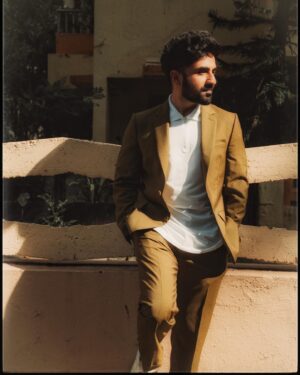 Vir Das Instagram - Afternoon Delight.
Stylist @shreejarajgopal
Suit @paulsmithdesign
Tee @brooksbrothers 
Style team @dhwanii.jain @khushaliichauhan
Photographer @picture_tailor