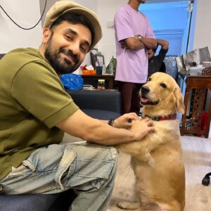 Vir Das Instagram - This is Lana. She lives in the bungalow our office is in. She spends ten hours a day with us. She’s CEO now, requires paw massages.