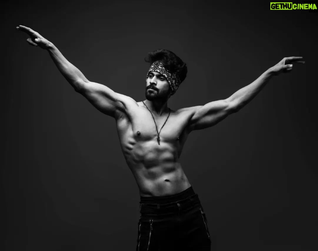 Viraat - 32.9K Likes - Rippp it 💀
.
.
.
#fitness
#kfi