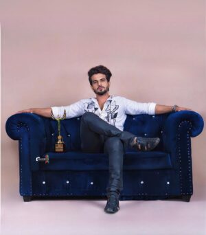 Viraat Instagram - Thank you @chittaramedia for the award. Thank you to my Audiences for Showering me with all your love. I promise to keep you entertained !!” 🤍

P.c : @rainbow_photography_official