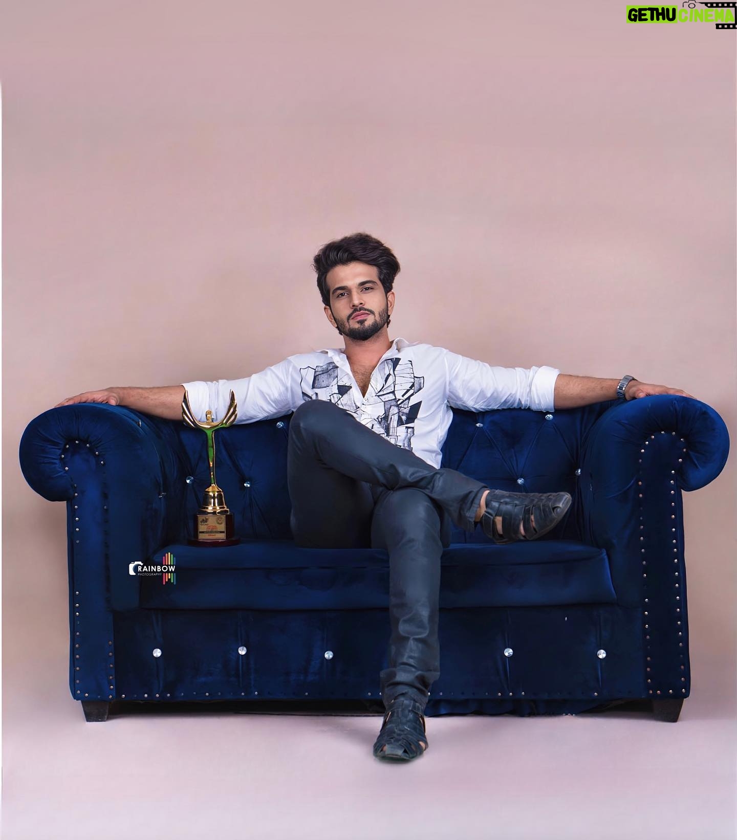 Viraat - 78.3K Likes - Thank you @chittaramedia for the award. Thank you to my Audiences for Showering me with all your love. I promise to keep you entertained !!” 🤍
P.c : @rainbow_photography_official