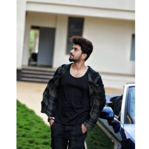 Viraat Instagram - 🚶...