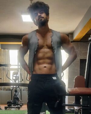 Viraat Instagram - #ADDHURILOVER

#fitness #gym