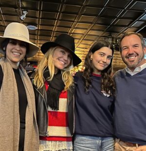 Virginia Williams Instagram - Christmastime photo dump #1 🎅❤️🎄 Parties, fancy lunches, McDonald’s, school programs, and friends pajama gift exchanges 🤗